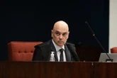 Moraes manda defesa dizer se Bolsonaro quer receber Tarcísio e Celina
