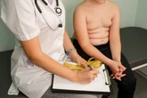 Crianças de 4 anos acima do peso têm mais risco de obesidade após os 9