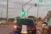 MS: motorista “sai do armário” e é surpreendido com festa de buzinas