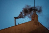 Novo papa: conclave chega ao 2º dia sob expectativas do mundo todo
