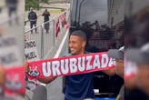Vídeo: novo reforço do Flamengo, Samuel Lino desembarca no RJ