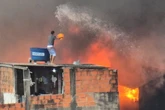 Em menos de 1 mês, novo grande incêndio atinge casas em Santos. Vídeo