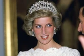 Saiba o que Lady Di guardou em cápsula do tempo enterrada há 30 anos