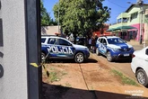 Vídeo: homem baleado na cabeça é socorrido por amigos em Cuiabá