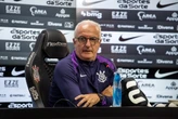 Dorival comenta sobre cavadinha de Depay e cita “intervenção”