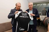 Vídeo: Carlo Ancelotti assiste jogo do Corinthians pelo Brasileirão