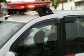Com ciúmes da mulher, homem dá golpe de facão amigo e foge