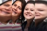 Mãe denuncia filha e morre asfixiada por ela após briga por dinheiro