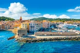 Descubra qual destino europeu atraiu bilionários e famosos nas férias