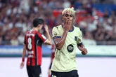 Vídeo: Yamal deixa adversário no chão e faz golaço em jogo do Barça