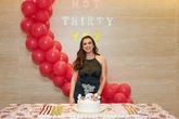 Noite de pizza: Amanda Faviero celebra 29 anos cercada de familiares