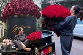 Vídeo: Rafa Kalimann recebe caminhão de flores de Nattan e se declara