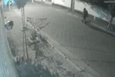 Suspeito é flagrado carregando corpo de mulher achada em lixeira. Veja