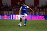 Com um gol em cada tempo, Cruzeiro vence CRB e segue na Copa do Brasil