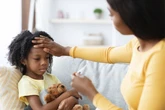 Doença comum na infância causa febre e preocupa mães e pais