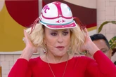 Ana Maria Braga ri com presente de João Gomes: “Parecendo o Bozo”