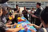 Servidores em greve fazem “funeral” do INSS em frente ao Planalto