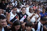 Torcida chega animada para jogão entre Vasco e Volta Redonda no ES