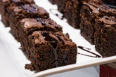 Faça em casa brownie saudável sem farinha branca que fica uma delícia
