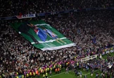 Torcida do PSG homenageia Luis Enrique e filha que morreu aos 9 anos