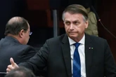 PF acha anotações de Bolsonaro sobre delação de Mauro Cid em carro