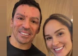 Lúcio compartilha foto ao lado da esposa após acidente doméstico