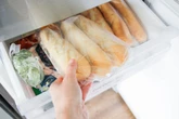 Congelar pão o deixa mais saudável e evita desperdícios, segundo expert