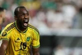 Estrela do West Ham volta a jogar seis meses após grave acidente