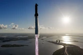 Nave da SpaceX encerra 2º voo com êxito e faz belos vídeos da Terra