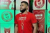 Cantor foragido após agredir namorada: “Queria ter cuidado de você”