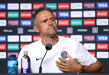 Luis Enrique detona gramados do Mundial: “Bola pula como um coelho”
