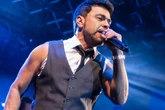 Vídeo: Zezé Di Camargo vai às lágrimas durante show em Minas Gerais