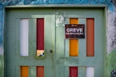 No 3º dia de greve, 35% das escolas públicas do DF amanhecem fechadas