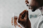 Nutricionista responde qual o melhor horário para tomar vitamina B12