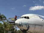 Vídeo: após 12 anos, começa reforma do icônico avião de Taguatinga