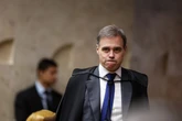 Regulação das redes no STF: Mendonça retoma voto após defender “democracia digital”