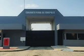 Facção monta emboscada e metralha carro de diretor de presídio