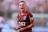Rafinha oficializa aposentadoria do futebol após 22 anos como jogador