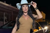 Foto: Gracyanne recebe presente romântico em casa após alta médica
