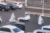 Mulher de 70 anos viraliza ao usar vestido de noiva para fazer compras