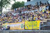 Torcida do Brasiliense faz a festa durante clássico. Confira vídeos