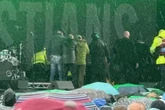Baterista tem infarto em show e é reanimado 4 vezes no palco