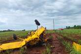 Piloto morre após queda de avião de pequeno porte em Goiás. Vídeo