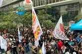 Em greve, professores protestam contra reajuste proposto por Nunes