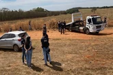 Caminhão na contramão provocou colisão que matou policial e estagiária