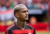 De saída para a Roma, Wesley não treina com elenco do Flamengo