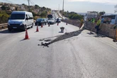 Vídeo: carro bate, derruba poste e provoca engarrafamento na DF-150