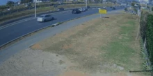 Vídeos mostram motorista fazendo zigue-zague antes de BMW capotar