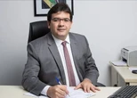 Professor de matemática, governador faz contrato com erro de milhões