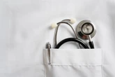 Médico é preso após agarrar e esfregar pênis em técnica de enfermagem